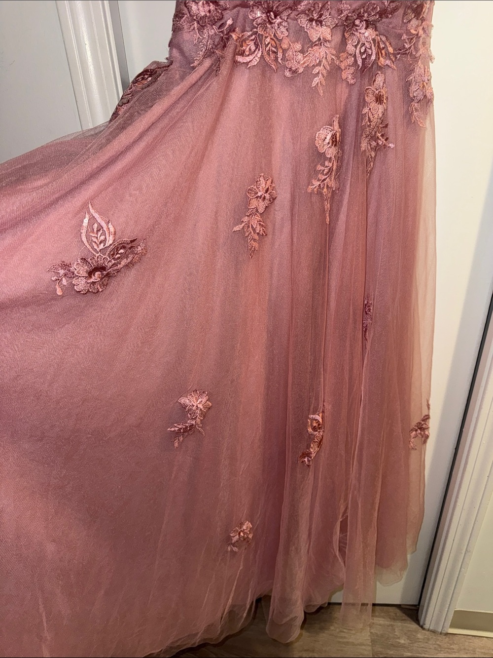 Mauve Lace Appliqué Tulle Evening Dress - Picture 4 of 14